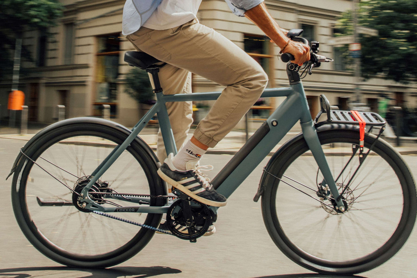 amsterdam-gt-pdp-lifestyle-Concrete Blue